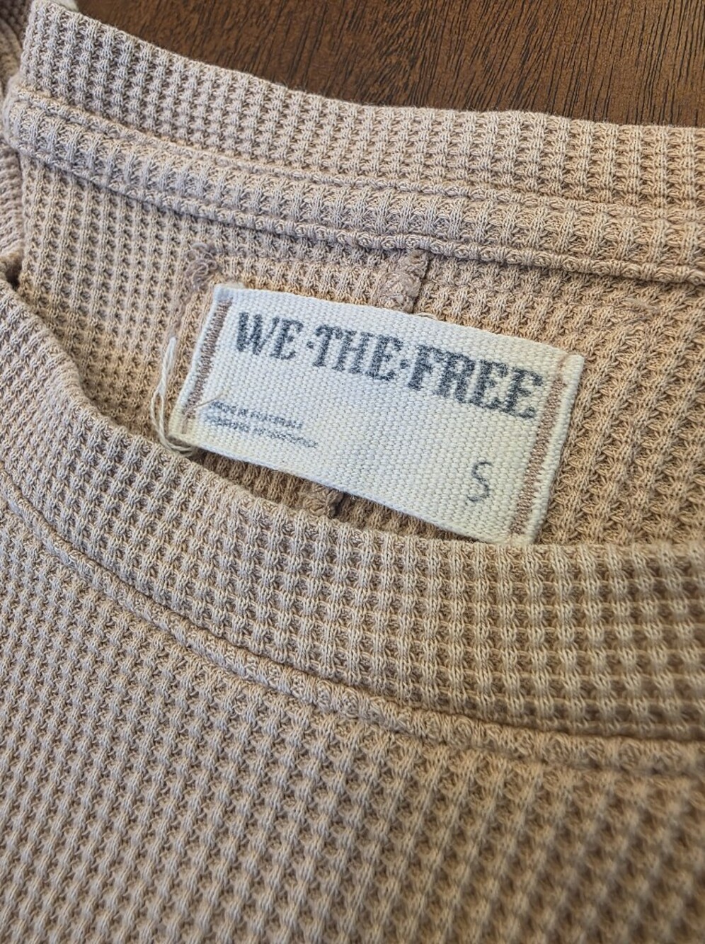 We The Free People Easy Does It Tee Thermal Long Sleeve Top Cuban Sand Sz Small - Picture 9 of 10